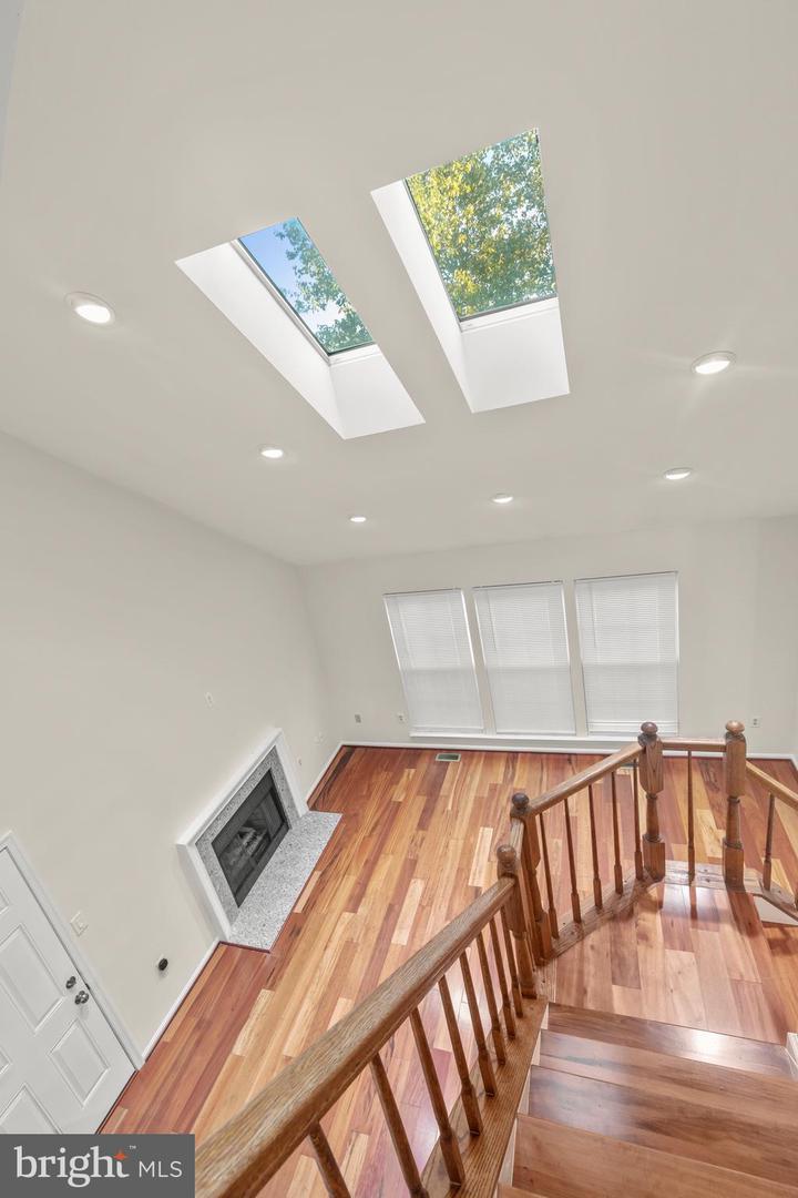 4528 WAVERLY CROSSING LN, CHANTILLY, Virginia 20151, 4 Bedrooms Bedrooms, ,3 BathroomsBathrooms,Residential,For sale,4528 WAVERLY CROSSING LN,VAFX2273186 MLS # VAFX2273186
