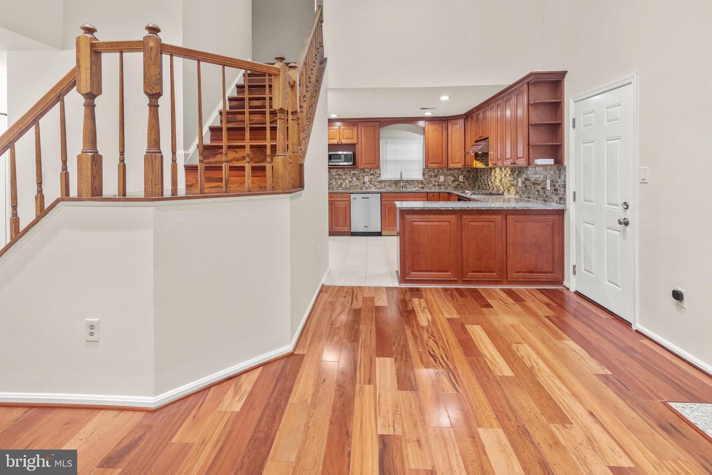 4528 WAVERLY CROSSING LN, CHANTILLY, Virginia 20151, 4 Bedrooms Bedrooms, ,3 BathroomsBathrooms,Residential,For sale,4528 WAVERLY CROSSING LN,VAFX2273186 MLS # VAFX2273186