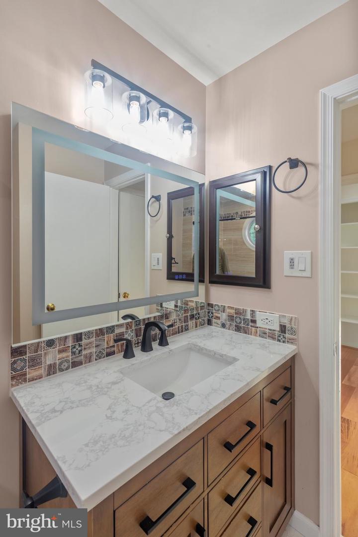 4528 WAVERLY CROSSING LN, CHANTILLY, Virginia 20151, 4 Bedrooms Bedrooms, ,3 BathroomsBathrooms,Residential,For sale,4528 WAVERLY CROSSING LN,VAFX2273186 MLS # VAFX2273186