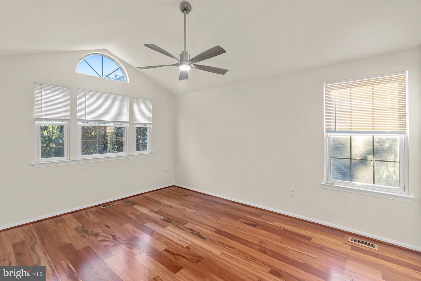 4528 WAVERLY CROSSING LN, CHANTILLY, Virginia 20151, 4 Bedrooms Bedrooms, ,3 BathroomsBathrooms,Residential,For sale,4528 WAVERLY CROSSING LN,VAFX2273186 MLS # VAFX2273186