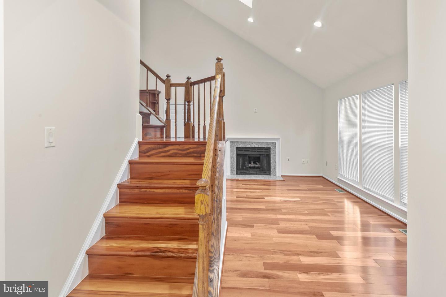 4528 WAVERLY CROSSING LN, CHANTILLY, Virginia 20151, 4 Bedrooms Bedrooms, ,3 BathroomsBathrooms,Residential,For sale,4528 WAVERLY CROSSING LN,VAFX2273186 MLS # VAFX2273186