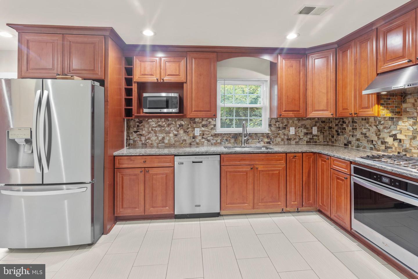 4528 WAVERLY CROSSING LN, CHANTILLY, Virginia 20151, 4 Bedrooms Bedrooms, ,3 BathroomsBathrooms,Residential,For sale,4528 WAVERLY CROSSING LN,VAFX2273186 MLS # VAFX2273186