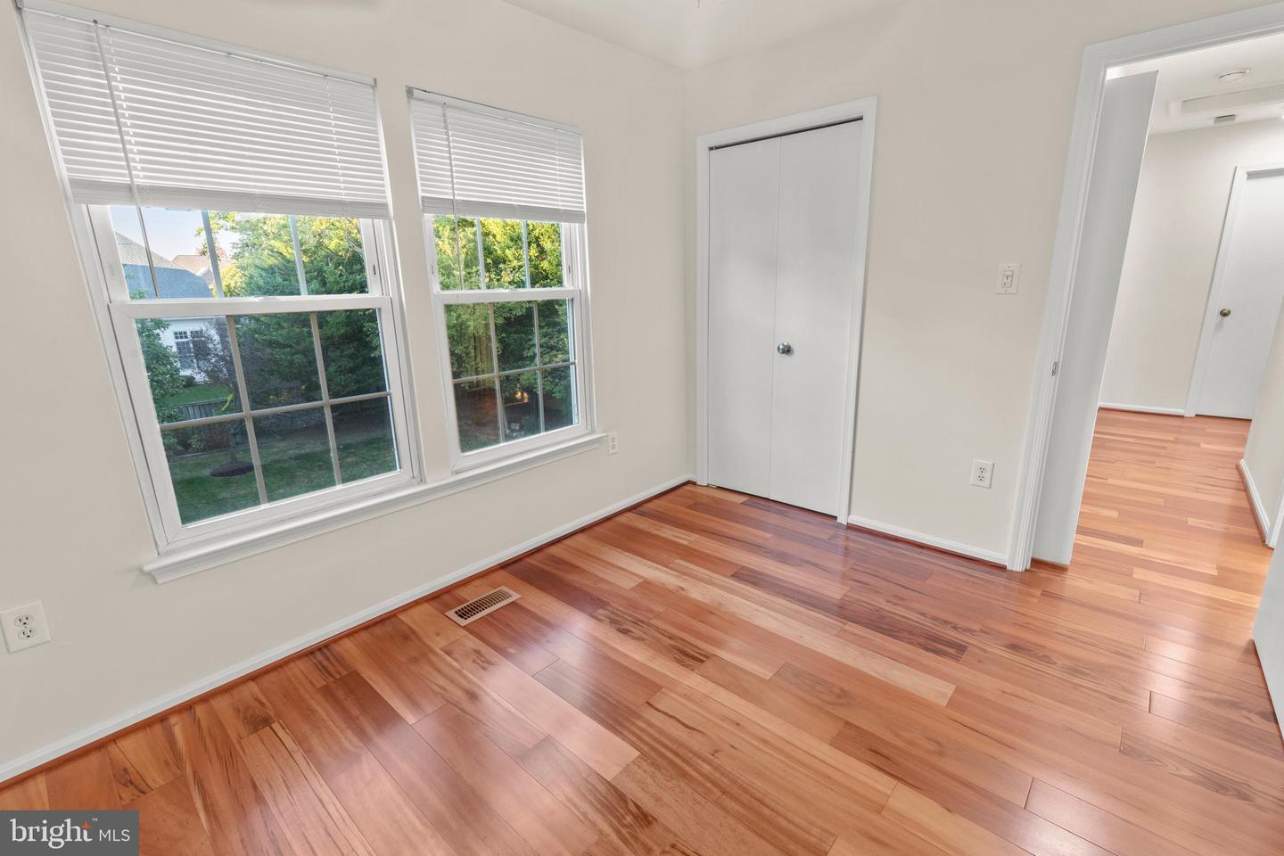 4528 WAVERLY CROSSING LN, CHANTILLY, Virginia 20151, 4 Bedrooms Bedrooms, ,3 BathroomsBathrooms,Residential,For sale,4528 WAVERLY CROSSING LN,VAFX2273186 MLS # VAFX2273186