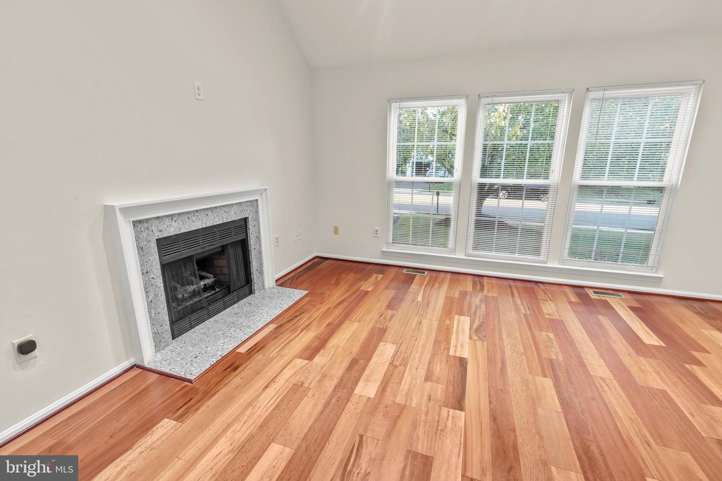 4528 WAVERLY CROSSING LN, CHANTILLY, Virginia 20151, 4 Bedrooms Bedrooms, ,3 BathroomsBathrooms,Residential,For sale,4528 WAVERLY CROSSING LN,VAFX2273186 MLS # VAFX2273186