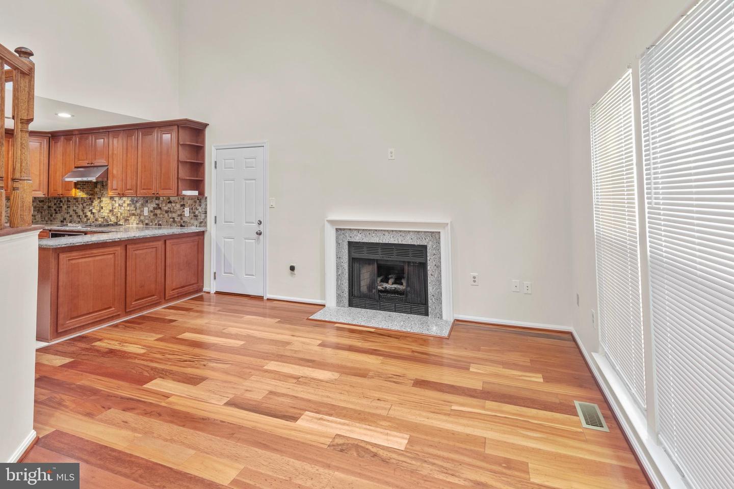 4528 WAVERLY CROSSING LN, CHANTILLY, Virginia 20151, 4 Bedrooms Bedrooms, ,3 BathroomsBathrooms,Residential,For sale,4528 WAVERLY CROSSING LN,VAFX2273186 MLS # VAFX2273186