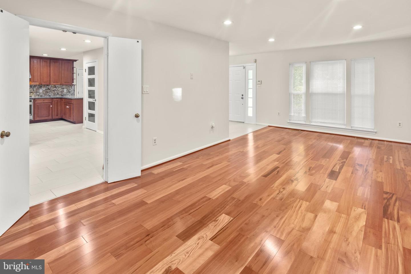 4528 WAVERLY CROSSING LN, CHANTILLY, Virginia 20151, 4 Bedrooms Bedrooms, ,3 BathroomsBathrooms,Residential,For sale,4528 WAVERLY CROSSING LN,VAFX2273186 MLS # VAFX2273186
