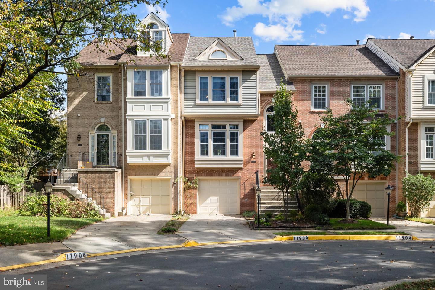 11906 INVERNESS CT, FAIRFAX, Virginia 22033, 3 Bedrooms Bedrooms, 7 Rooms Rooms,2 BathroomsBathrooms,Residential,For sale,11906 INVERNESS CT,VAFX2272768 MLS # VAFX2272768