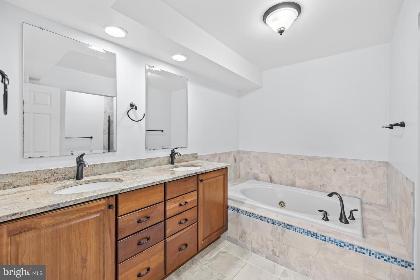 11906 INVERNESS CT, FAIRFAX, Virginia 22033, 3 Bedrooms Bedrooms, 7 Rooms Rooms,2 BathroomsBathrooms,Residential,For sale,11906 INVERNESS CT,VAFX2272768 MLS # VAFX2272768