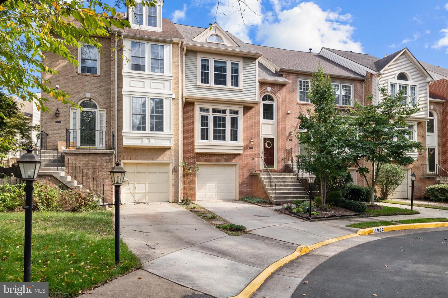 11906 INVERNESS CT, FAIRFAX, Virginia 22033, 3 Bedrooms Bedrooms, 7 Rooms Rooms,2 BathroomsBathrooms,Residential,For sale,11906 INVERNESS CT,VAFX2272768 MLS # VAFX2272768