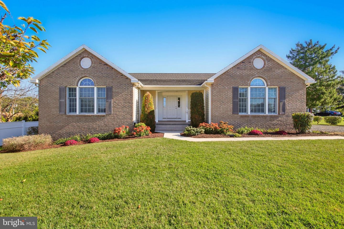 107 SHENELL DR, MOUNT JACKSON, Virginia 22842, 3 Bedrooms Bedrooms, ,2 BathroomsBathrooms,Residential,For sale,107 SHENELL DR,VASH2012708 MLS # VASH2012708