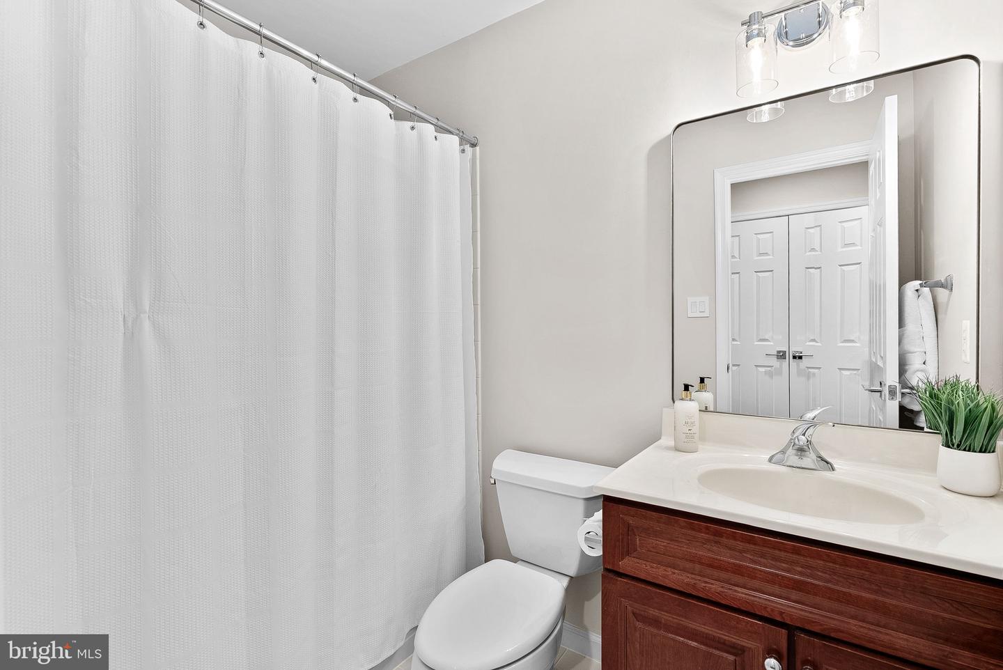 108 MONROE MILLS LN, HERNDON, Virginia 20170, 3 Bedrooms Bedrooms, ,3 BathroomsBathrooms,Residential,For sale,108 MONROE MILLS LN,VAFX2272908 MLS # VAFX2272908
