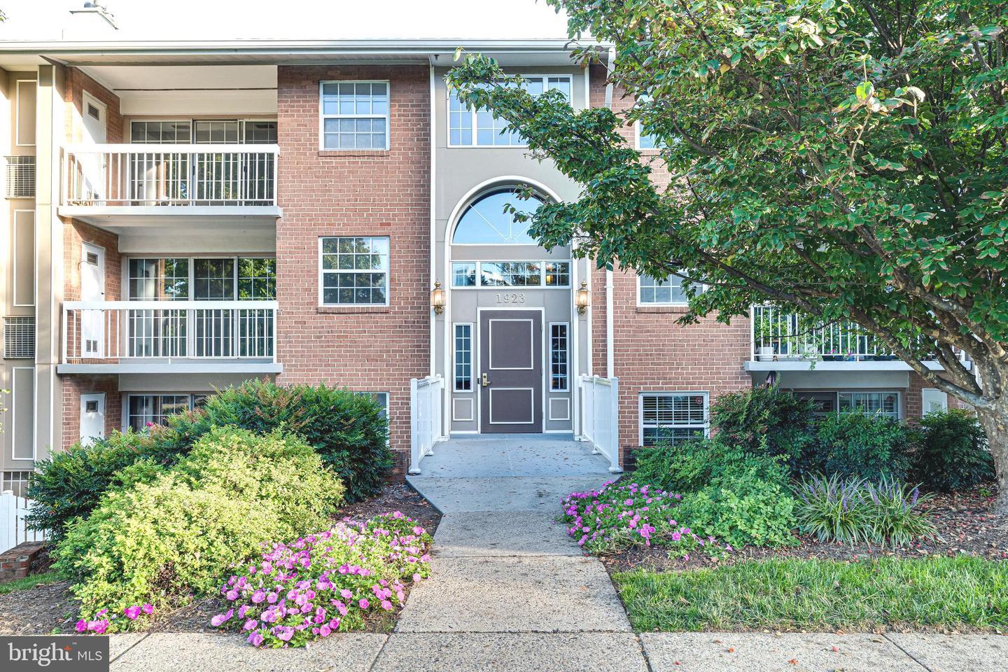 1923 WILSON LN #202, MCLEAN, Virginia 22102, 1 Bedroom Bedrooms, ,1 BathroomBathrooms,Residential,For sale,1923 WILSON LN #202,VAFX2272948 MLS # VAFX2272948