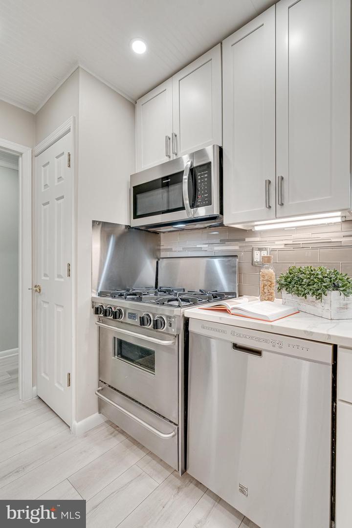 1923 WILSON LN #202, MCLEAN, Virginia 22102, 1 Bedroom Bedrooms, ,1 BathroomBathrooms,Residential,For sale,1923 WILSON LN #202,VAFX2272948 MLS # VAFX2272948 1923 WILSON LN #202, MCLEAN, Virginia 22102, 1 Bedroom Bedrooms, ,1 BathroomBathrooms,Residential,For sale,1923 WILSON LN #202,VAFX2272948 MLS # VAFX2272948