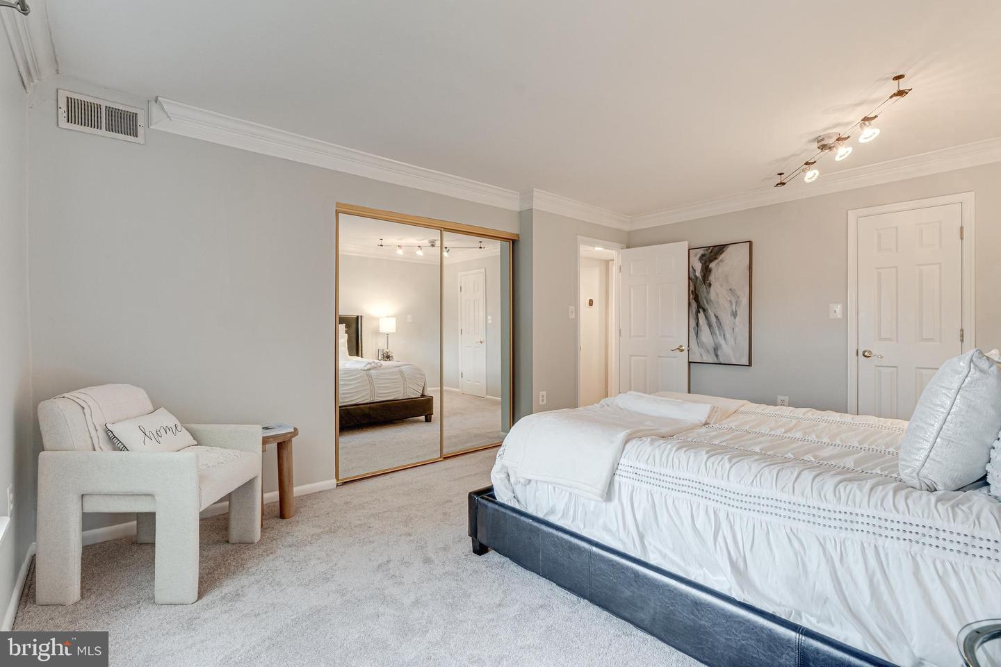 1923 WILSON LN #202, MCLEAN, Virginia 22102, 1 Bedroom Bedrooms, ,1 BathroomBathrooms,Residential,For sale,1923 WILSON LN #202,VAFX2272948 MLS # VAFX2272948 1923 WILSON LN #202, MCLEAN, Virginia 22102, 1 Bedroom Bedrooms, ,1 BathroomBathrooms,Residential,For sale,1923 WILSON LN #202,VAFX2272948 MLS # VAFX2272948