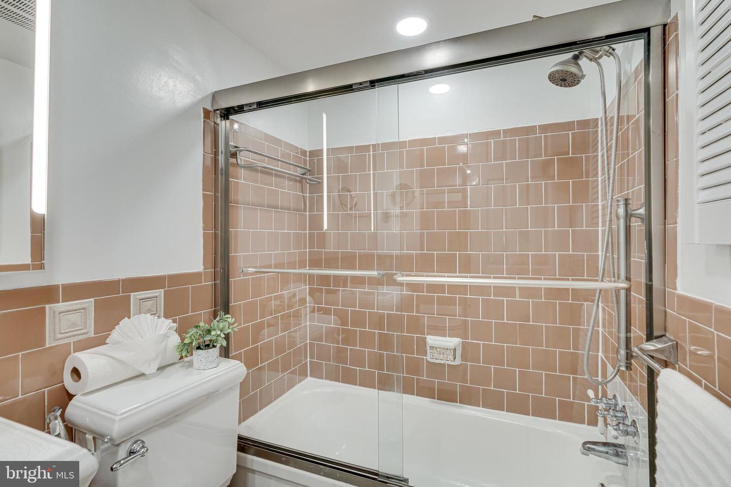 1923 WILSON LN #202, MCLEAN, Virginia 22102, 1 Bedroom Bedrooms, ,1 BathroomBathrooms,Residential,For sale,1923 WILSON LN #202,VAFX2272948 MLS # VAFX2272948 1923 WILSON LN #202, MCLEAN, Virginia 22102, 1 Bedroom Bedrooms, ,1 BathroomBathrooms,Residential,For sale,1923 WILSON LN #202,VAFX2272948 MLS # VAFX2272948