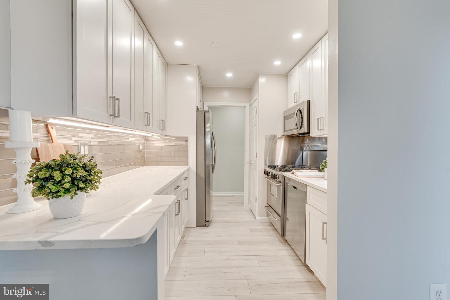 1923 WILSON LN #202, MCLEAN, Virginia 22102, 1 Bedroom Bedrooms, ,1 BathroomBathrooms,Residential,For sale,1923 WILSON LN #202,VAFX2272948 MLS # VAFX2272948 1923 WILSON LN #202, MCLEAN, Virginia 22102, 1 Bedroom Bedrooms, ,1 BathroomBathrooms,Residential,For sale,1923 WILSON LN #202,VAFX2272948 MLS # VAFX2272948