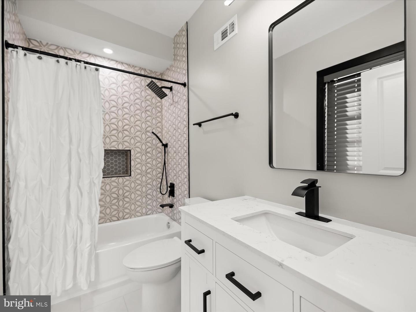 603 N ALFRED ST, ALEXANDRIA, Virginia 22314, 4 Bedrooms Bedrooms, ,4 BathroomsBathrooms,Residential,For sale,603 N ALFRED ST,VAAX2050582 MLS # VAAX2050582