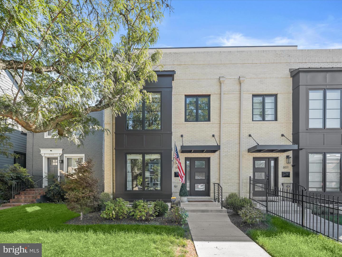 603 N ALFRED ST, ALEXANDRIA, Virginia 22314, 4 Bedrooms Bedrooms, ,4 BathroomsBathrooms,Residential,For sale,603 N ALFRED ST,VAAX2050582 MLS # VAAX2050582
