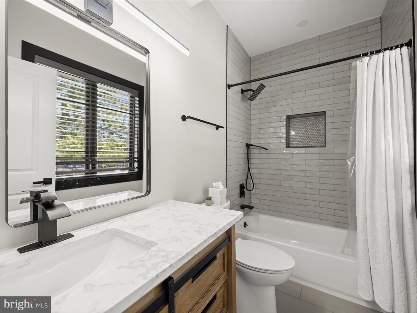 603 N ALFRED ST, ALEXANDRIA, Virginia 22314, 4 Bedrooms Bedrooms, ,4 BathroomsBathrooms,Residential,For sale,603 N ALFRED ST,VAAX2050582 MLS # VAAX2050582