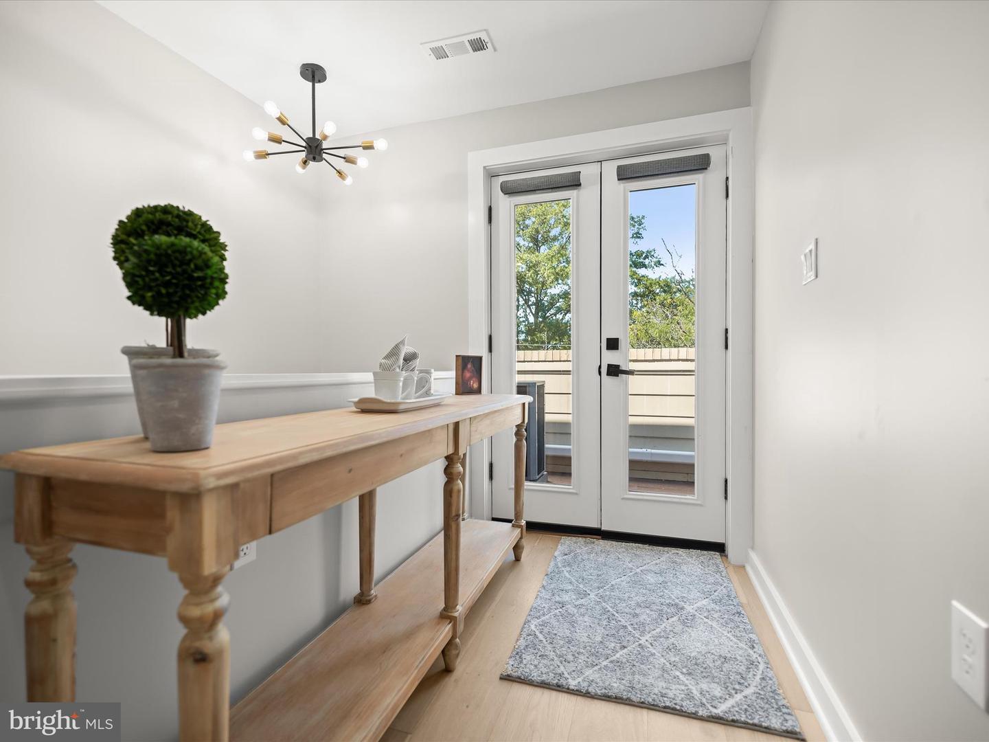 603 N ALFRED ST, ALEXANDRIA, Virginia 22314, 4 Bedrooms Bedrooms, ,4 BathroomsBathrooms,Residential,For sale,603 N ALFRED ST,VAAX2050582 MLS # VAAX2050582