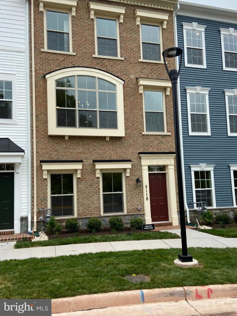 5118 RIDGEVIEW RETREAT DR, CHANTILLY, Virginia 20151, 3 Bedrooms Bedrooms, 7 Rooms Rooms,2 BathroomsBathrooms,Residential,For sale,5118 RIDGEVIEW RETREAT DR,VAFX2273016 MLS # VAFX2273016