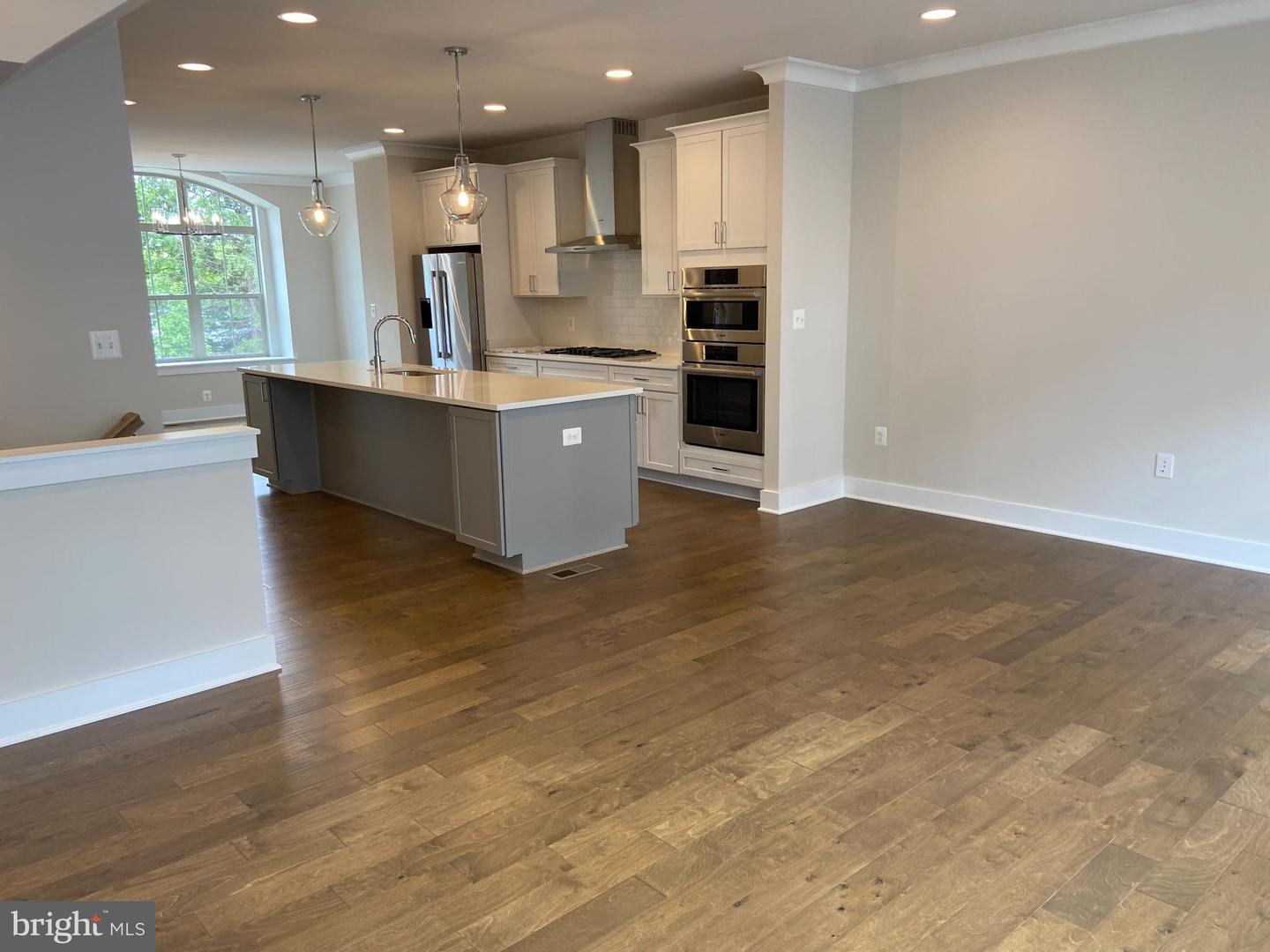 5118 RIDGEVIEW RETREAT DR, CHANTILLY, Virginia 20151, 3 Bedrooms Bedrooms, 7 Rooms Rooms,2 BathroomsBathrooms,Residential,For sale,5118 RIDGEVIEW RETREAT DR,VAFX2273016 MLS # VAFX2273016