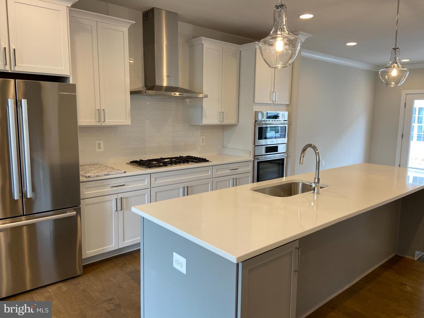 5118 RIDGEVIEW RETREAT DR, CHANTILLY, Virginia 20151, 3 Bedrooms Bedrooms, 7 Rooms Rooms,2 BathroomsBathrooms,Residential,For sale,5118 RIDGEVIEW RETREAT DR,VAFX2273016 MLS # VAFX2273016