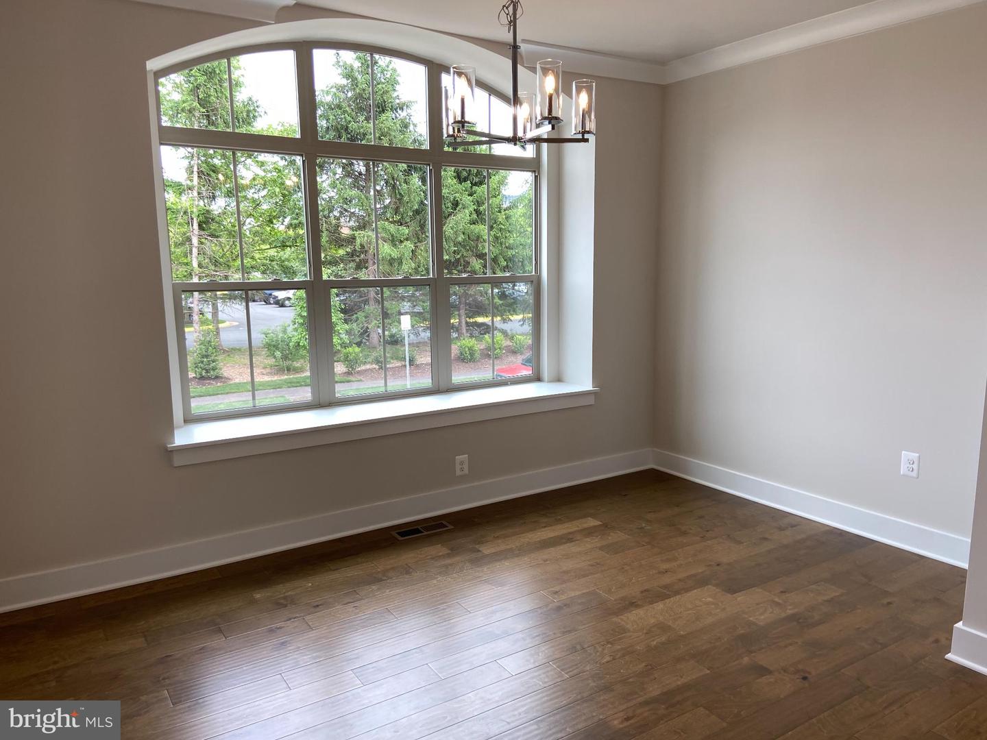 5118 RIDGEVIEW RETREAT DR, CHANTILLY, Virginia 20151, 3 Bedrooms Bedrooms, 7 Rooms Rooms,2 BathroomsBathrooms,Residential,For sale,5118 RIDGEVIEW RETREAT DR,VAFX2273016 MLS # VAFX2273016