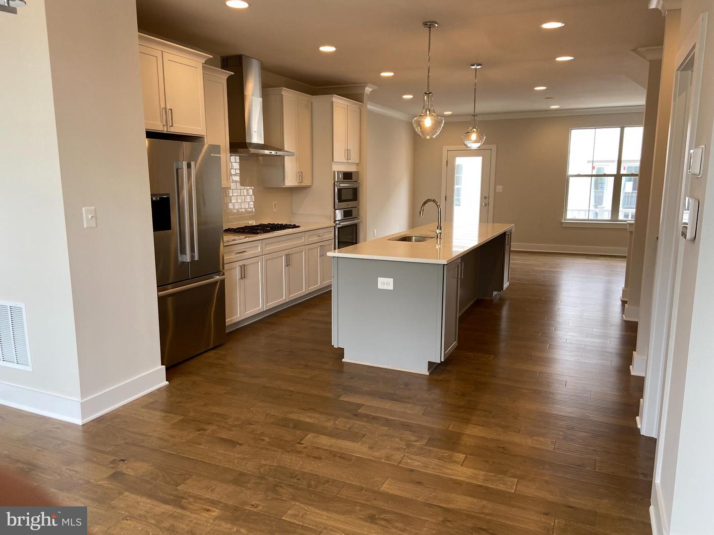 5118 RIDGEVIEW RETREAT DR, CHANTILLY, Virginia 20151, 3 Bedrooms Bedrooms, 7 Rooms Rooms,2 BathroomsBathrooms,Residential,For sale,5118 RIDGEVIEW RETREAT DR,VAFX2273016 MLS # VAFX2273016