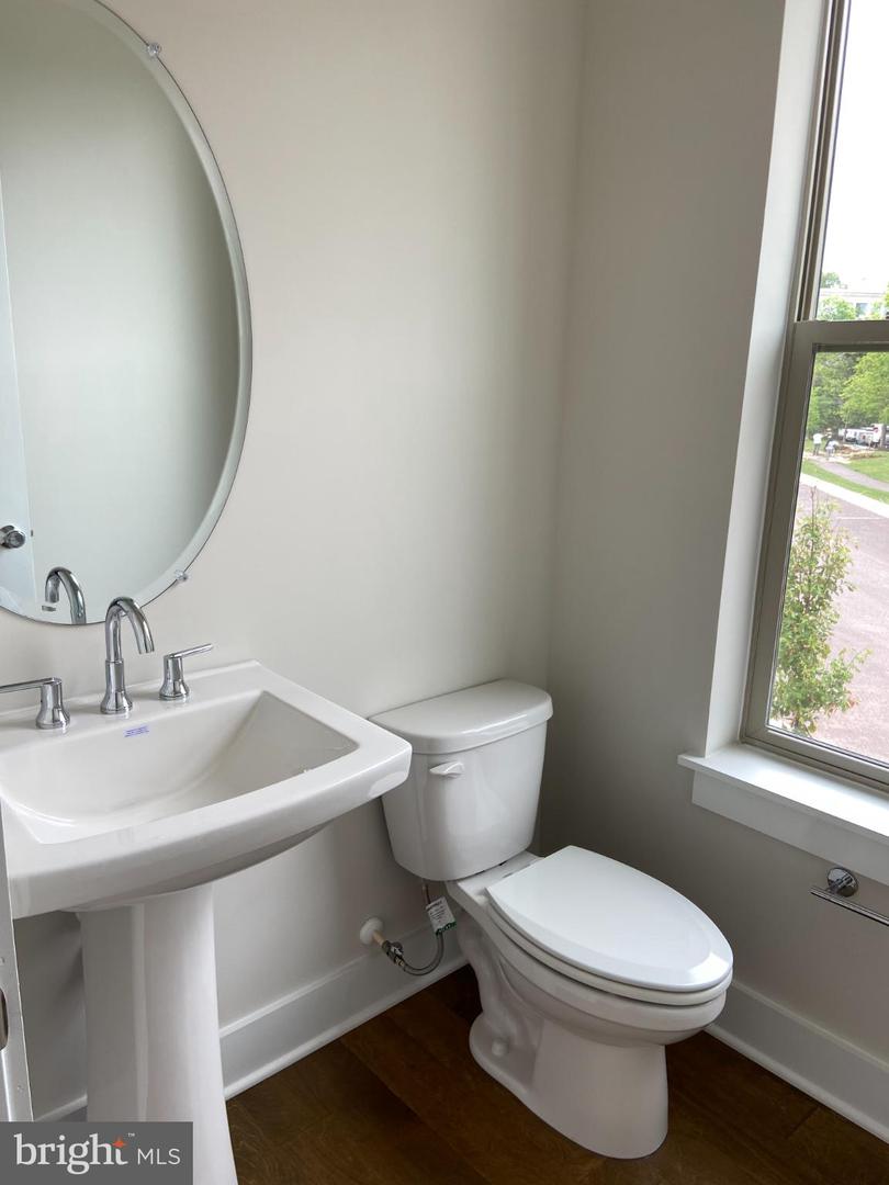 5118 RIDGEVIEW RETREAT DR, CHANTILLY, Virginia 20151, 3 Bedrooms Bedrooms, 7 Rooms Rooms,2 BathroomsBathrooms,Residential,For sale,5118 RIDGEVIEW RETREAT DR,VAFX2273016 MLS # VAFX2273016