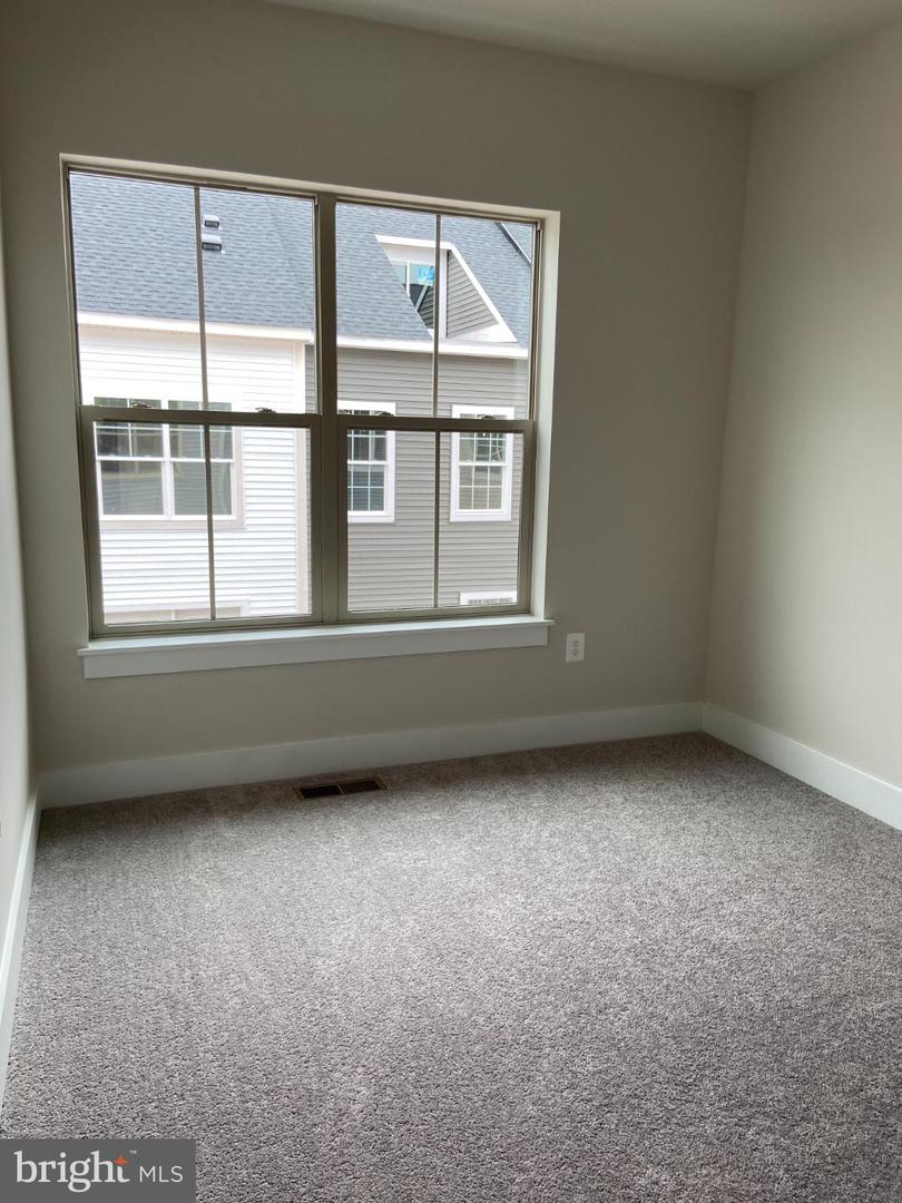 5118 RIDGEVIEW RETREAT DR, CHANTILLY, Virginia 20151, 3 Bedrooms Bedrooms, 7 Rooms Rooms,2 BathroomsBathrooms,Residential,For sale,5118 RIDGEVIEW RETREAT DR,VAFX2273016 MLS # VAFX2273016