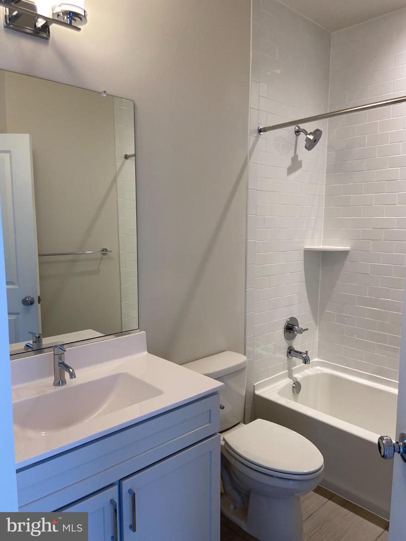 5118 RIDGEVIEW RETREAT DR, CHANTILLY, Virginia 20151, 3 Bedrooms Bedrooms, 7 Rooms Rooms,2 BathroomsBathrooms,Residential,For sale,5118 RIDGEVIEW RETREAT DR,VAFX2273016 MLS # VAFX2273016