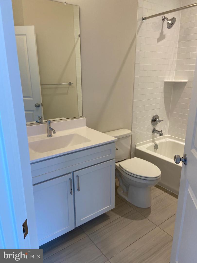 5118 RIDGEVIEW RETREAT DR, CHANTILLY, Virginia 20151, 3 Bedrooms Bedrooms, 7 Rooms Rooms,2 BathroomsBathrooms,Residential,For sale,5118 RIDGEVIEW RETREAT DR,VAFX2273016 MLS # VAFX2273016