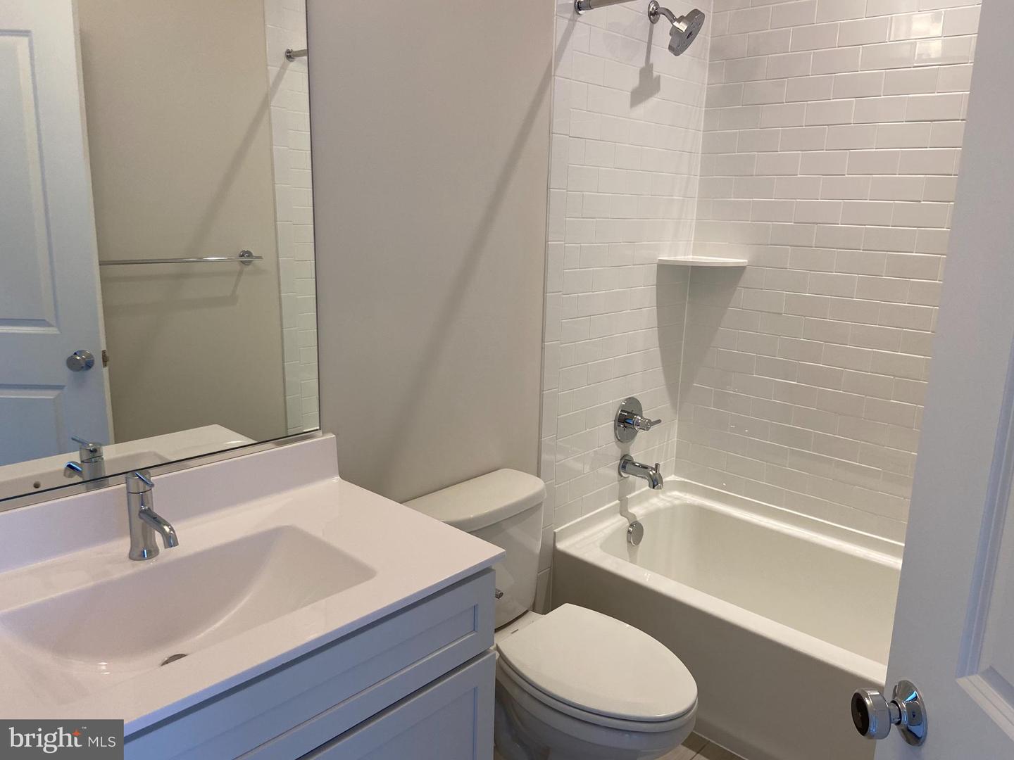 5118 RIDGEVIEW RETREAT DR, CHANTILLY, Virginia 20151, 3 Bedrooms Bedrooms, 7 Rooms Rooms,2 BathroomsBathrooms,Residential,For sale,5118 RIDGEVIEW RETREAT DR,VAFX2273016 MLS # VAFX2273016