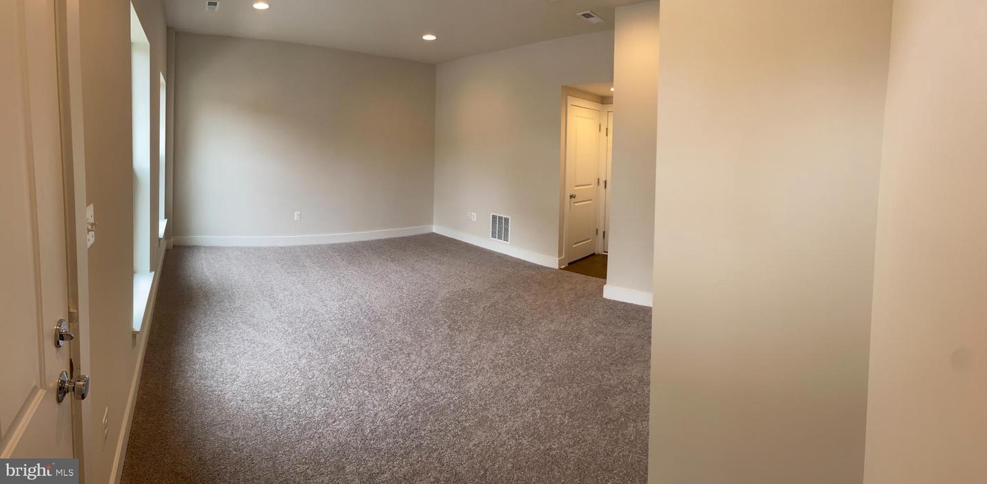 5118 RIDGEVIEW RETREAT DR, CHANTILLY, Virginia 20151, 3 Bedrooms Bedrooms, 7 Rooms Rooms,2 BathroomsBathrooms,Residential,For sale,5118 RIDGEVIEW RETREAT DR,VAFX2273016 MLS # VAFX2273016