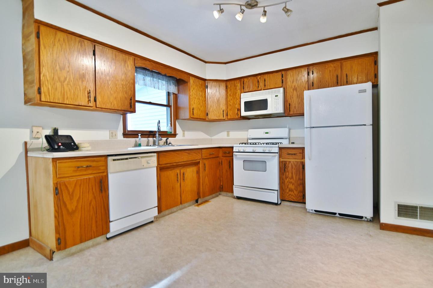 2784 RIDGE HOLLOW RD, EDINBURG, Virginia 22824, 5 Bedrooms Bedrooms, ,4 BathroomsBathrooms,Residential,For sale,2784 RIDGE HOLLOW RD,VASH2012724 MLS # VASH2012724