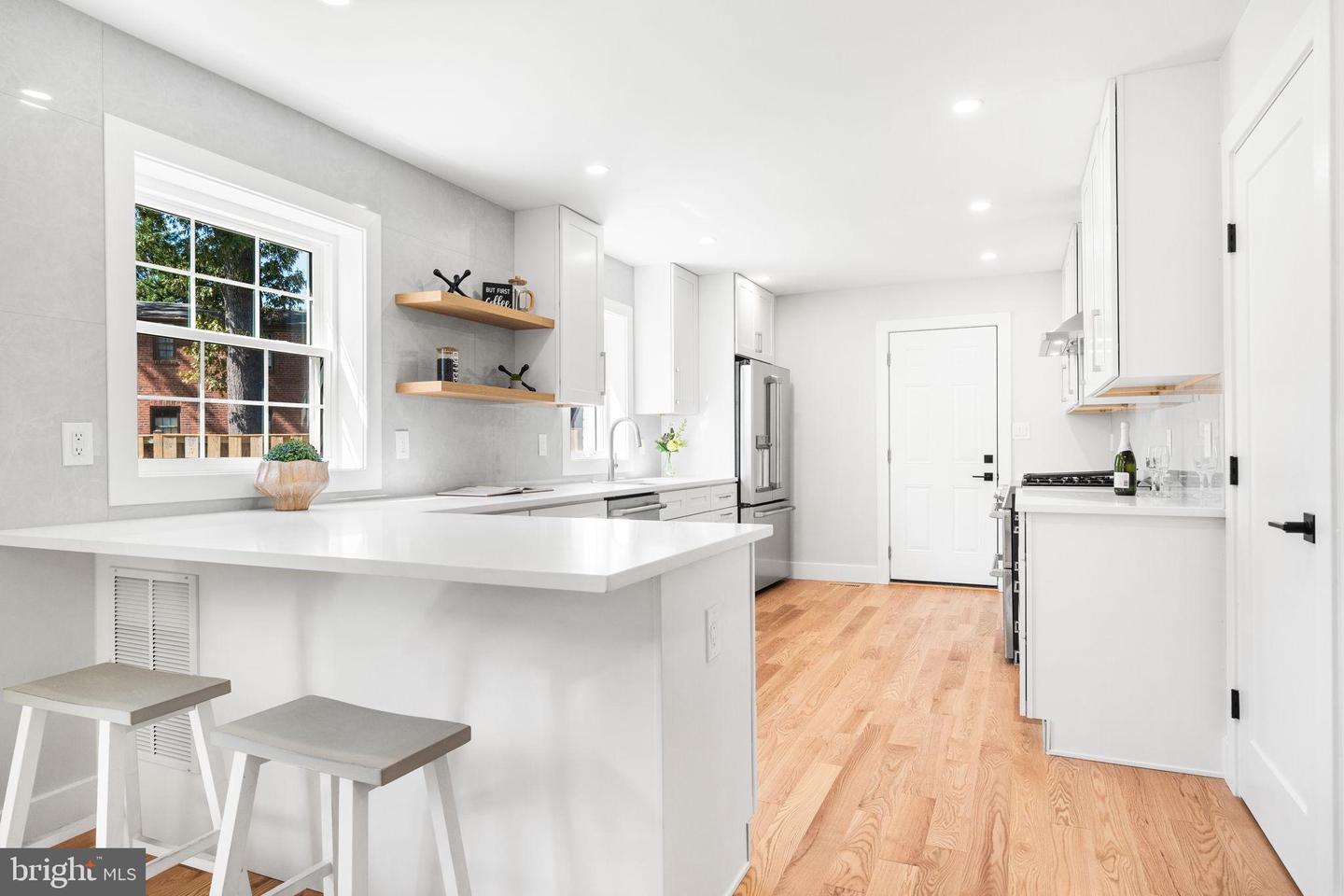 4122 17TH ST N, ARLINGTON, Virginia 22207, 5 Bedrooms Bedrooms, 9 Rooms Rooms,3 BathroomsBathrooms,Residential,For sale,4122 17TH ST N,VAAR2064630 MLS # VAAR2064630