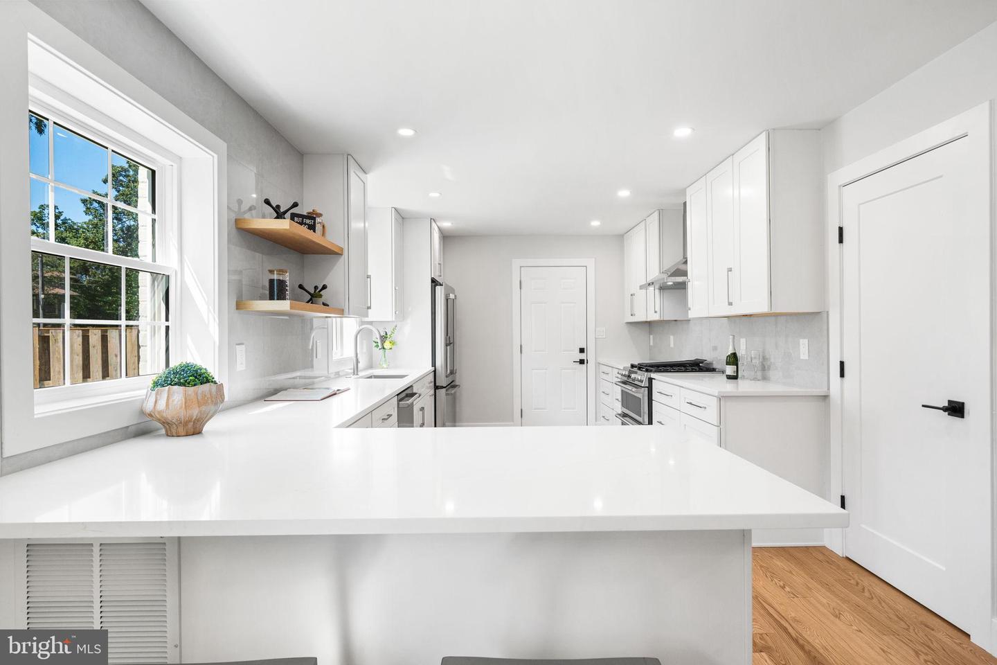 4122 17TH ST N, ARLINGTON, Virginia 22207, 5 Bedrooms Bedrooms, 9 Rooms Rooms,3 BathroomsBathrooms,Residential,For sale,4122 17TH ST N,VAAR2064630 MLS # VAAR2064630
