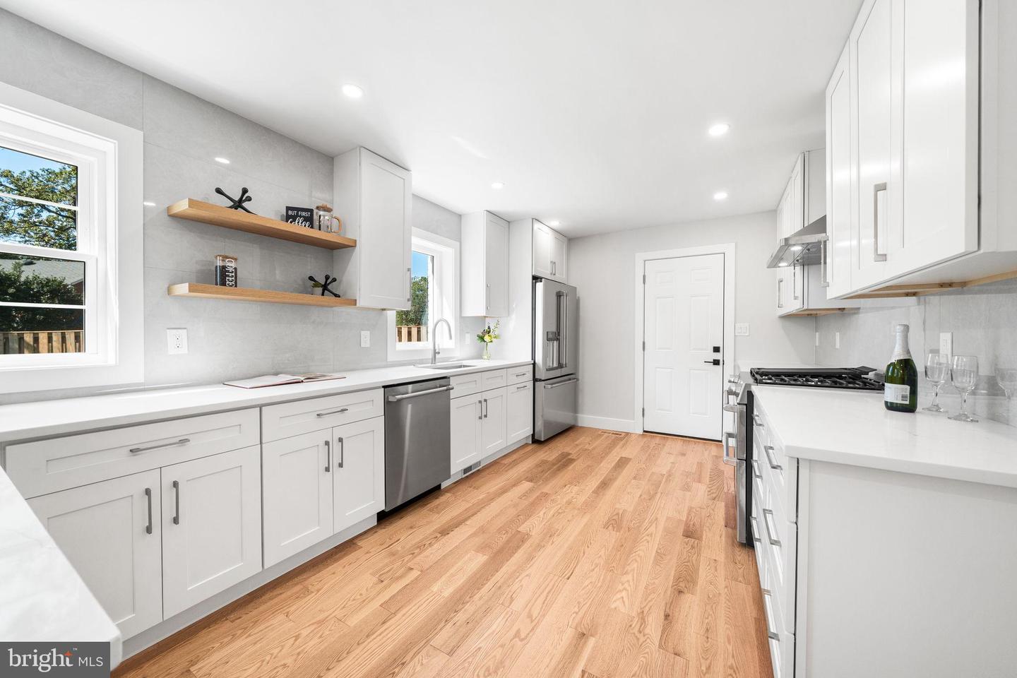 4122 17TH ST N, ARLINGTON, Virginia 22207, 5 Bedrooms Bedrooms, 9 Rooms Rooms,3 BathroomsBathrooms,Residential,For sale,4122 17TH ST N,VAAR2064630 MLS # VAAR2064630