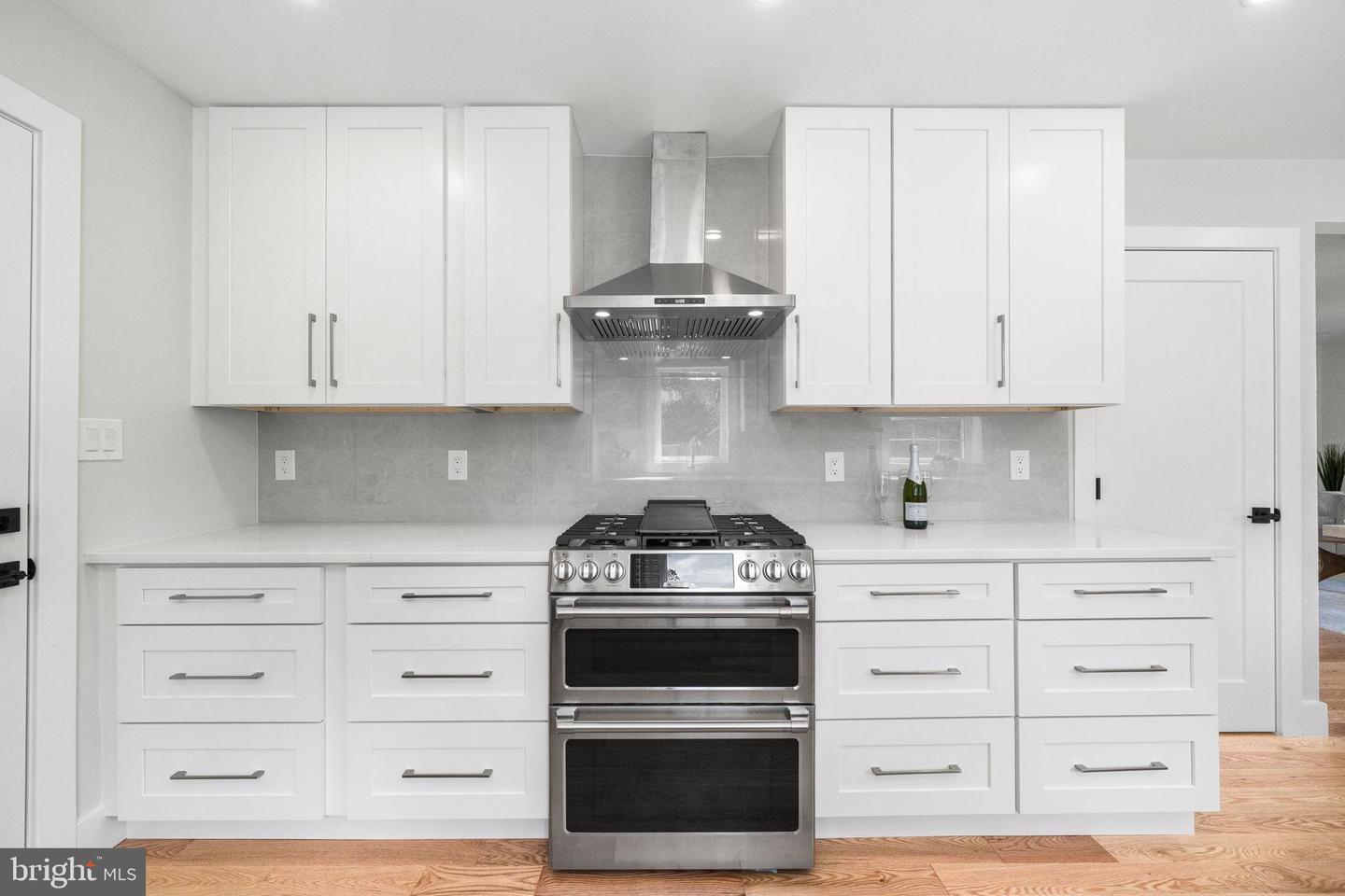 4122 17TH ST N, ARLINGTON, Virginia 22207, 5 Bedrooms Bedrooms, 9 Rooms Rooms,3 BathroomsBathrooms,Residential,For sale,4122 17TH ST N,VAAR2064630 MLS # VAAR2064630