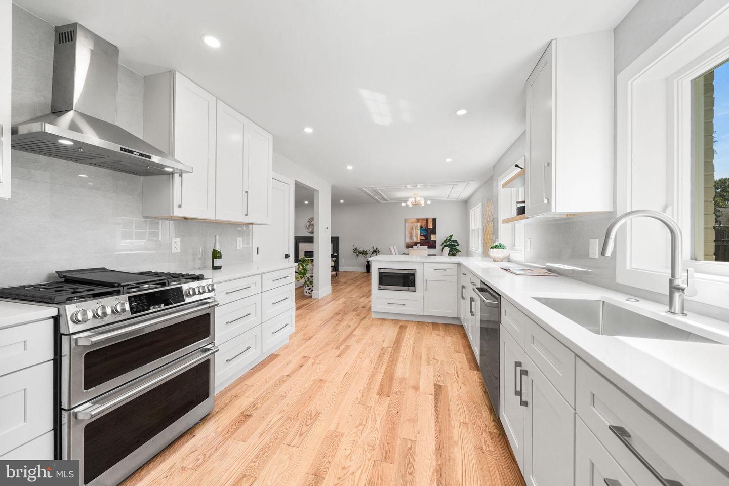 4122 17TH ST N, ARLINGTON, Virginia 22207, 5 Bedrooms Bedrooms, 9 Rooms Rooms,3 BathroomsBathrooms,Residential,For sale,4122 17TH ST N,VAAR2064630 MLS # VAAR2064630