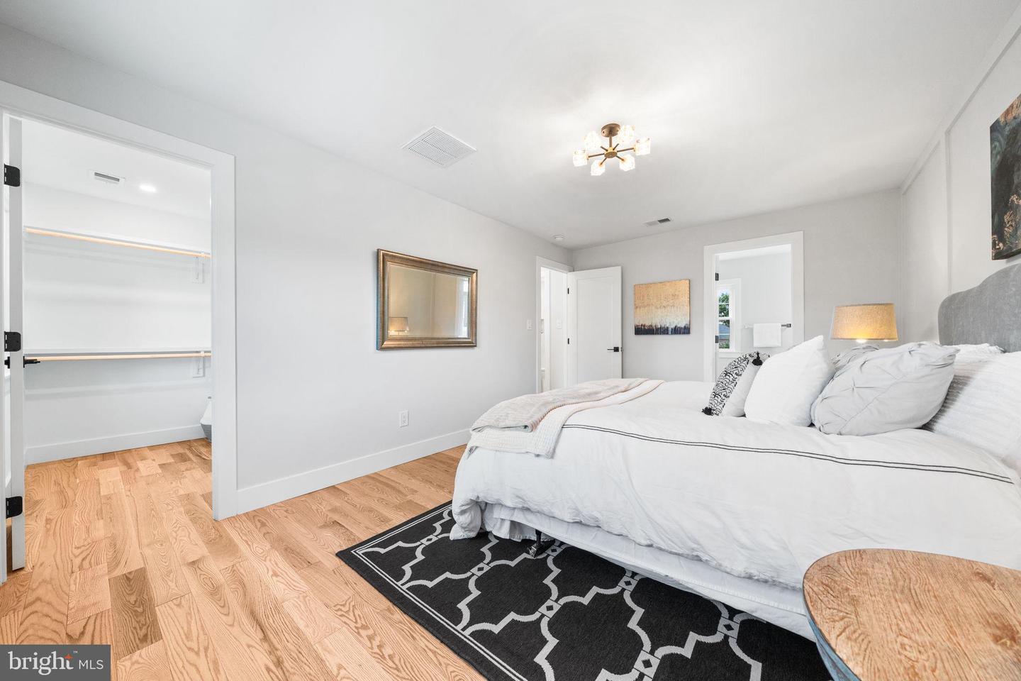 4122 17TH ST N, ARLINGTON, Virginia 22207, 5 Bedrooms Bedrooms, 9 Rooms Rooms,3 BathroomsBathrooms,Residential,For sale,4122 17TH ST N,VAAR2064630 MLS # VAAR2064630