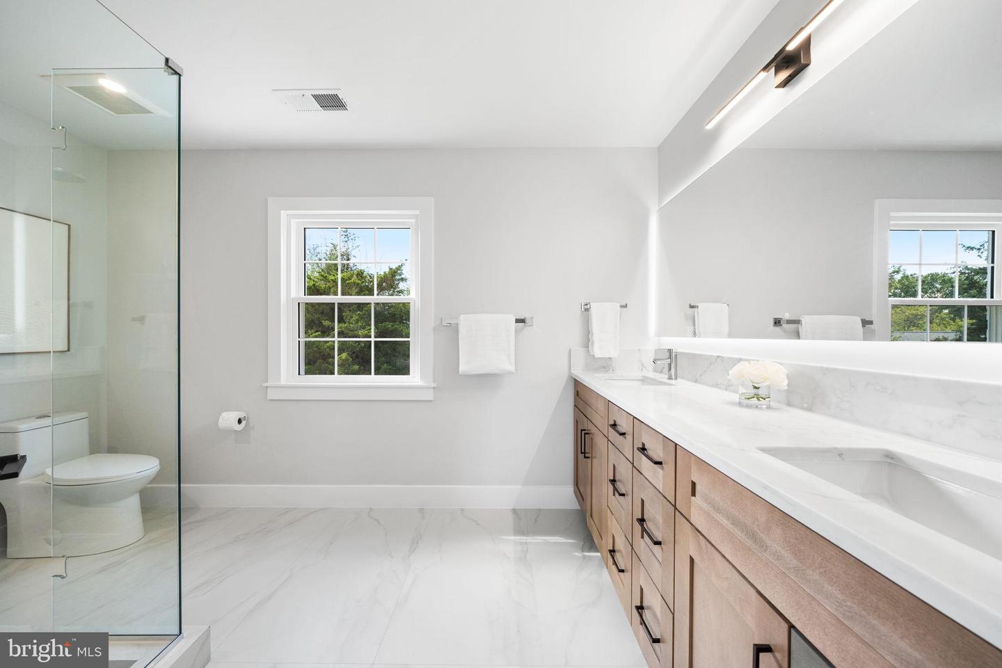 4122 17TH ST N, ARLINGTON, Virginia 22207, 5 Bedrooms Bedrooms, 9 Rooms Rooms,3 BathroomsBathrooms,Residential,For sale,4122 17TH ST N,VAAR2064630 MLS # VAAR2064630