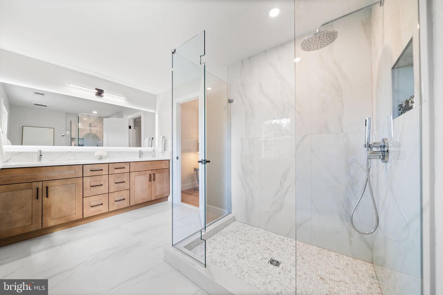 4122 17TH ST N, ARLINGTON, Virginia 22207, 5 Bedrooms Bedrooms, 9 Rooms Rooms,3 BathroomsBathrooms,Residential,For sale,4122 17TH ST N,VAAR2064630 MLS # VAAR2064630