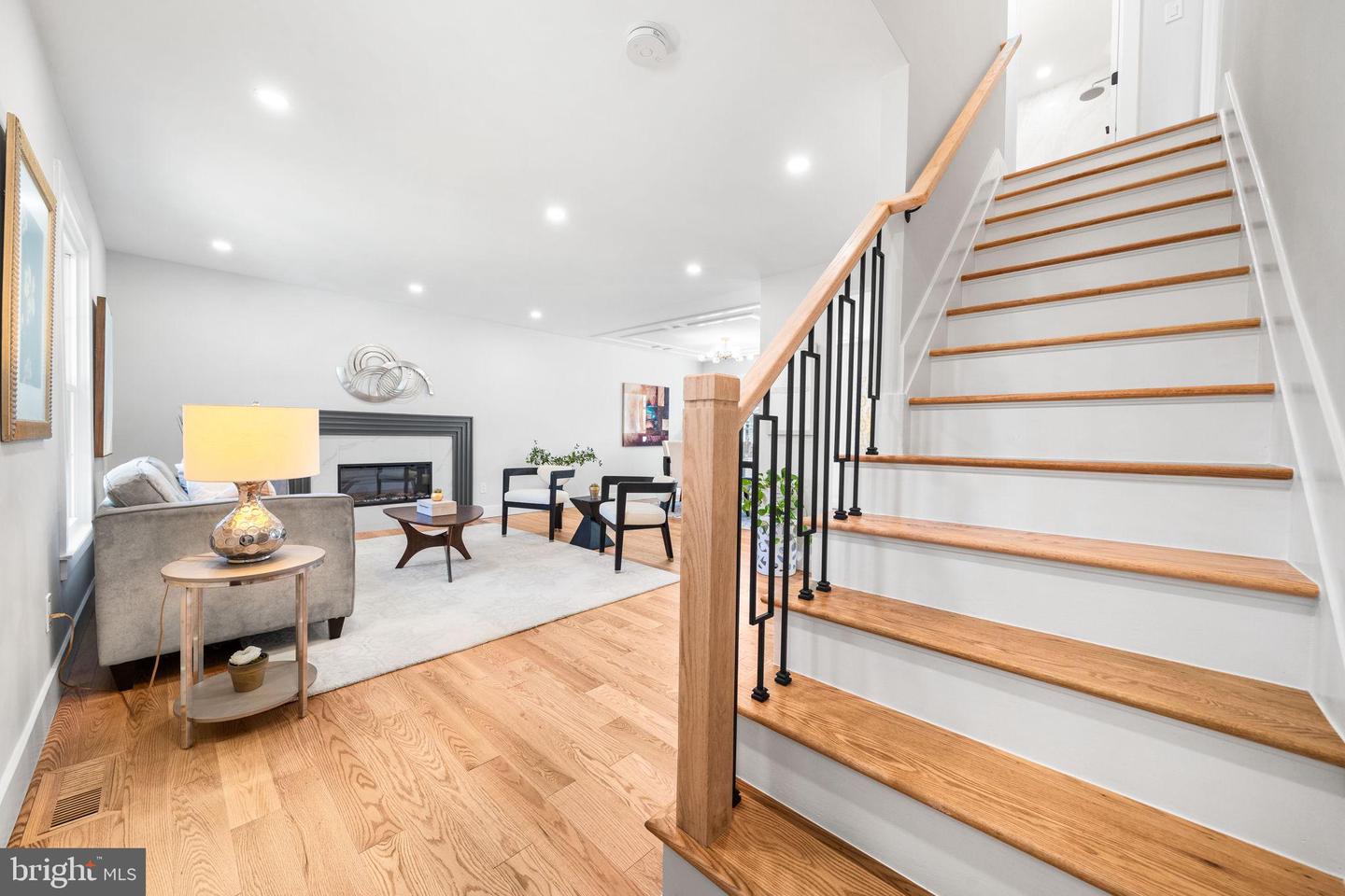 4122 17TH ST N, ARLINGTON, Virginia 22207, 5 Bedrooms Bedrooms, 9 Rooms Rooms,3 BathroomsBathrooms,Residential,For sale,4122 17TH ST N,VAAR2064630 MLS # VAAR2064630