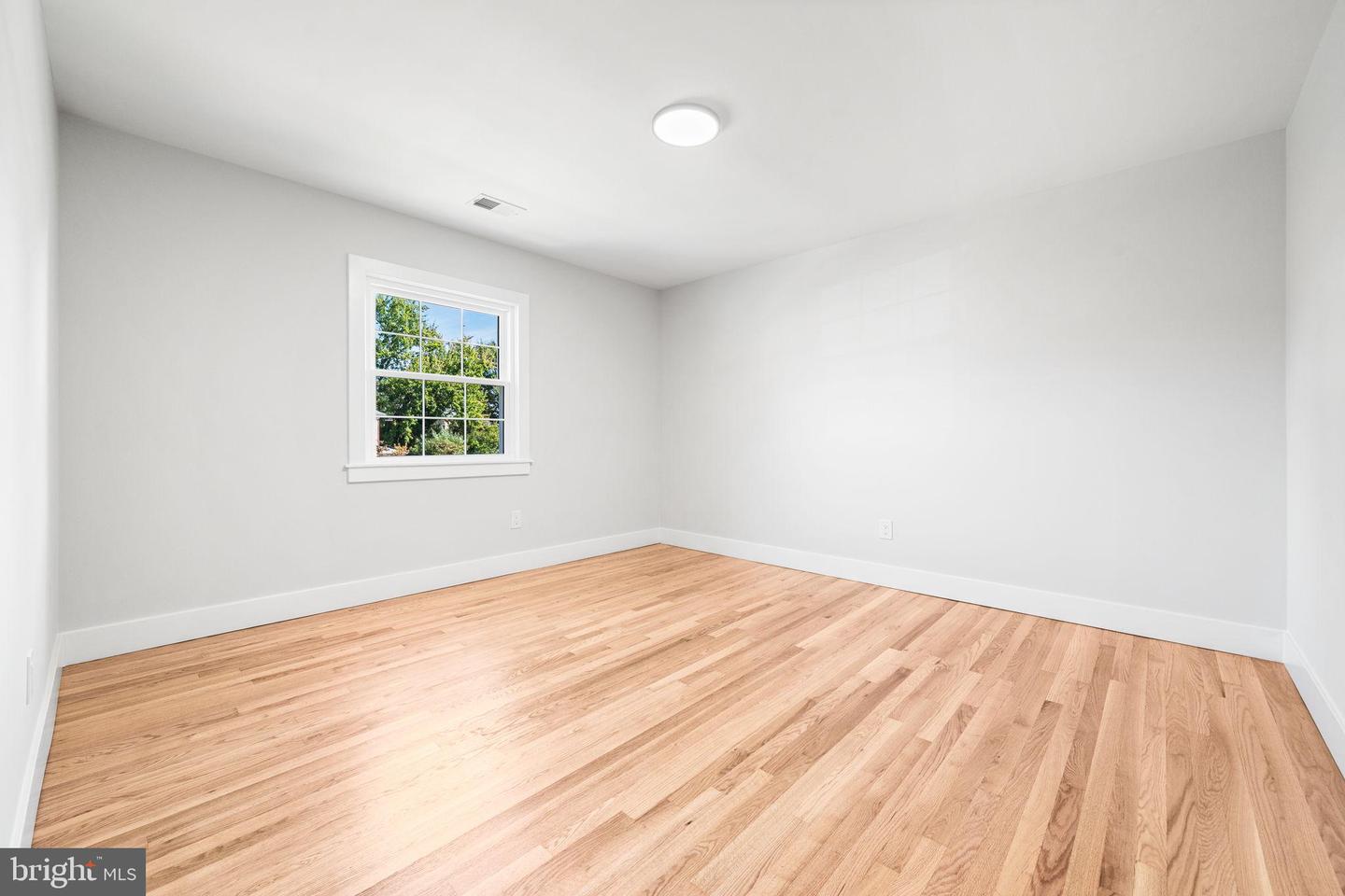 4122 17TH ST N, ARLINGTON, Virginia 22207, 5 Bedrooms Bedrooms, 9 Rooms Rooms,3 BathroomsBathrooms,Residential,For sale,4122 17TH ST N,VAAR2064630 MLS # VAAR2064630