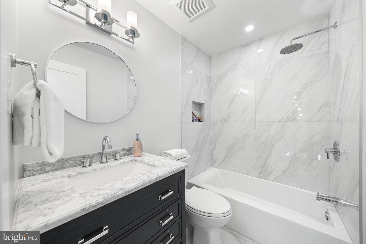 4122 17TH ST N, ARLINGTON, Virginia 22207, 5 Bedrooms Bedrooms, 9 Rooms Rooms,3 BathroomsBathrooms,Residential,For sale,4122 17TH ST N,VAAR2064630 MLS # VAAR2064630