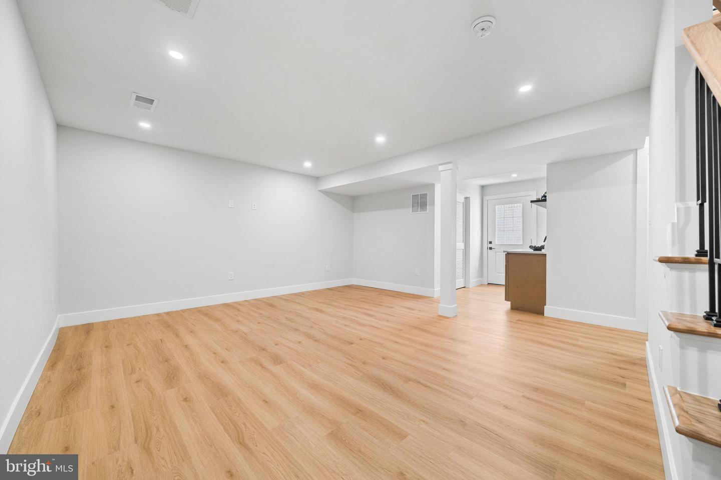 4122 17TH ST N, ARLINGTON, Virginia 22207, 5 Bedrooms Bedrooms, 9 Rooms Rooms,3 BathroomsBathrooms,Residential,For sale,4122 17TH ST N,VAAR2064630 MLS # VAAR2064630