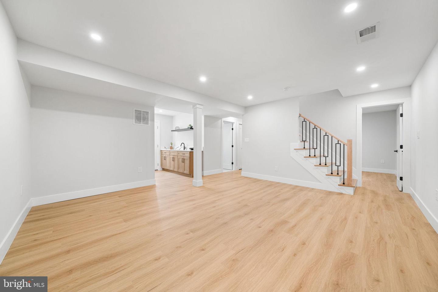 4122 17TH ST N, ARLINGTON, Virginia 22207, 5 Bedrooms Bedrooms, 9 Rooms Rooms,3 BathroomsBathrooms,Residential,For sale,4122 17TH ST N,VAAR2064630 MLS # VAAR2064630