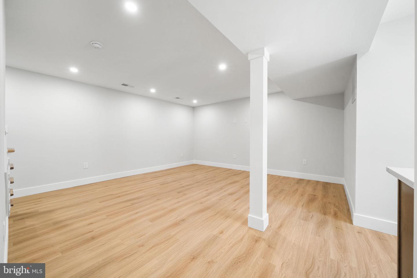 4122 17TH ST N, ARLINGTON, Virginia 22207, 5 Bedrooms Bedrooms, 9 Rooms Rooms,3 BathroomsBathrooms,Residential,For sale,4122 17TH ST N,VAAR2064630 MLS # VAAR2064630